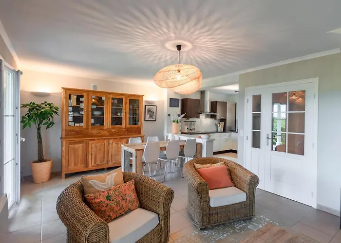 Les Collines Nyaraló